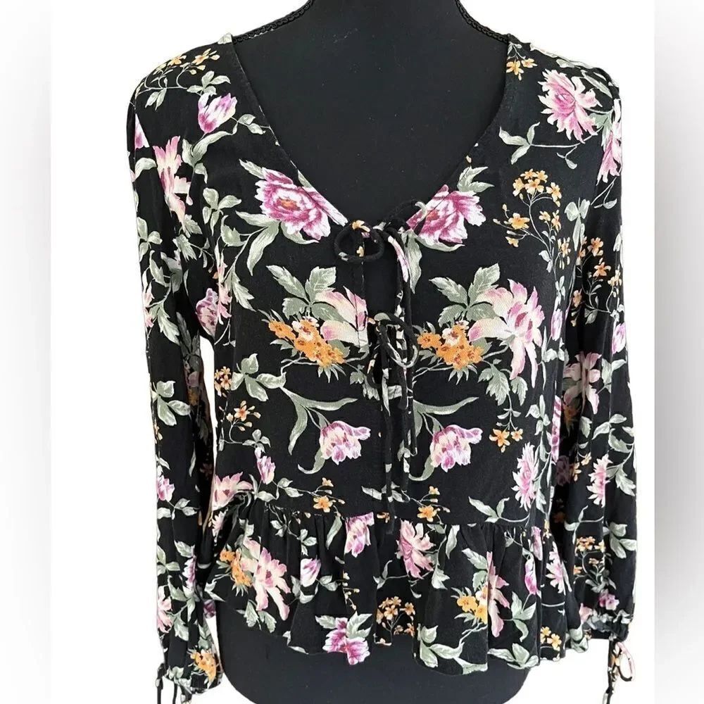 AMERICAN Eagle Outfitters black floral print tie front top size S